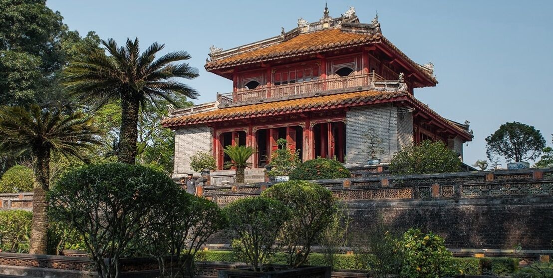 Capture the artistry of Hue’s royal tombs